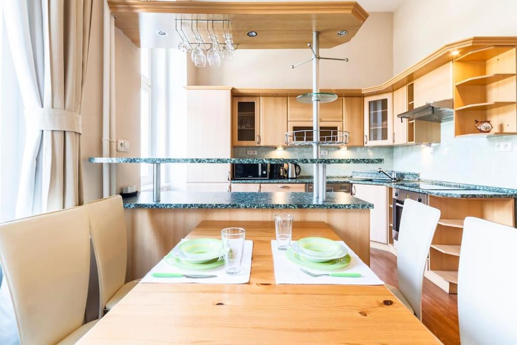Apartment Termal การ์โลวีวารี ภายนอก รูปภาพ